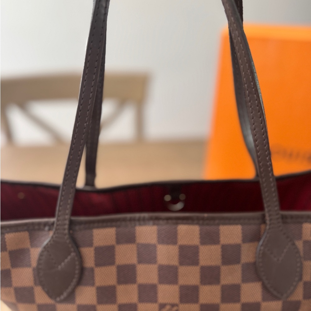 Louis Vuitton Red Striped Interior - Picture 4 of 7